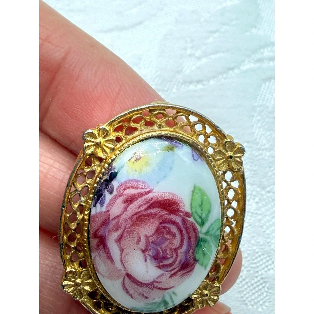 N/A beautiful brooch